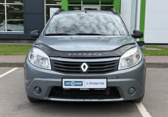 Подержанный автомобиль Renault Sandero 2010 года (2 фото)