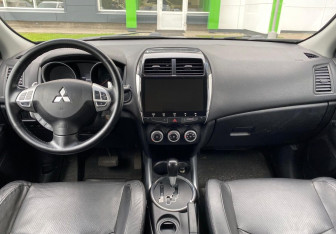 Подержанный автомобиль Mitsubishi ASX 2012 года (9 фото)
