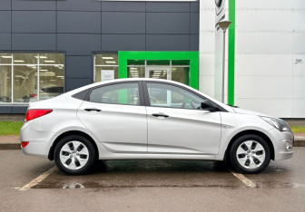 Подержанный автомобиль Hyundai Solaris Sedan 2015 года (4 фото)