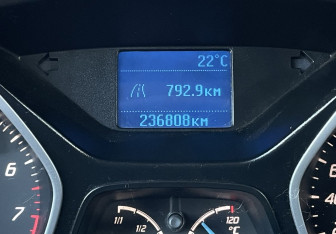 Подержанный автомобиль Ford Focus Sedan 2012 года (12 фото)