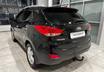 Подержанный автомобиль Hyundai ix35 2012 года (8 фото)