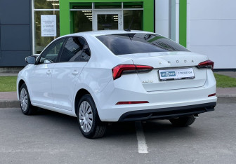 Подержанный автомобиль Skoda Rapid Liftback 2021 года (7 фото)