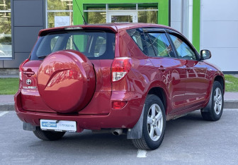 Подержанный автомобиль Toyota RAV4 2006 года (5 фото)