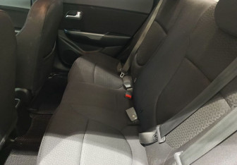 Подержанный автомобиль Kia Rio Sedan 2013 года (12 фото)