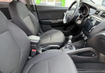Подержанный автомобиль Kia Rio Sedan 2016 года (10 фото)