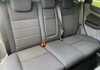 Подержанный автомобиль Ford Focus Hatchback 2010 года (10 фото)