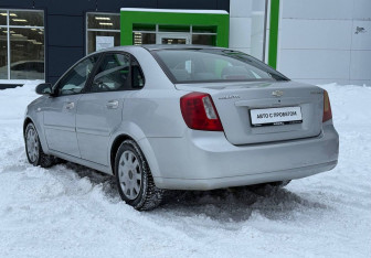 Подержанный автомобиль Chevrolet Lacetti Sedan 2008 года (7 фото)