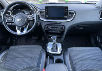 Подержанный автомобиль Kia Ceed Wagon 2020 года (9 фото)
