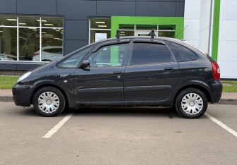 Подержанный автомобиль Citroen Xsara Picasso 2006 года (8 фото)
