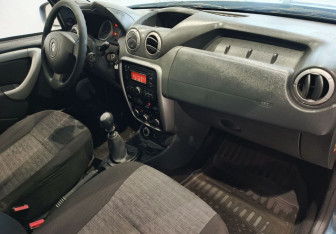 Подержанный автомобиль Renault Duster 2013 года (11 фото)