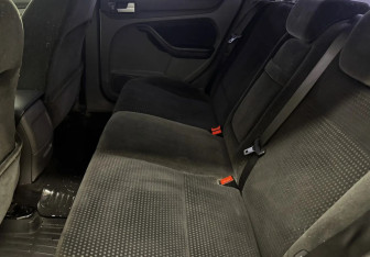 Подержанный автомобиль Ford Focus Sedan 2007 года (13 фото)