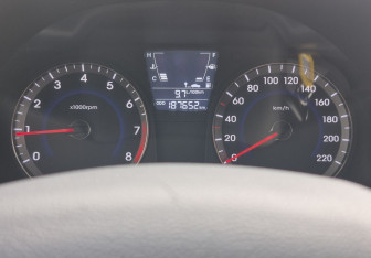 Подержанный автомобиль Hyundai Solaris Hatchback 2011 года (15 фото)