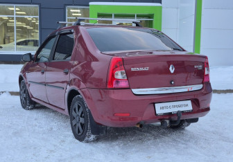 Подержанный автомобиль Renault Logan Sedan 2011 года (7 фото)