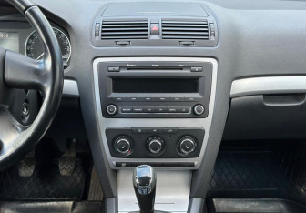 Подержанный автомобиль Skoda Octavia Liftback 2013 года (12 фото)