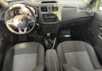 Подержанный автомобиль Renault Sandero 2020 года (10 фото)
