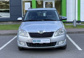 Подержанный автомобиль Skoda Fabia Wagon 2011 года (2 фото)