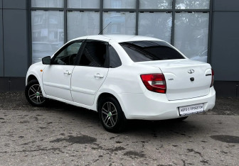 Подержанный автомобиль LADA (ВАЗ) Granta Sedan 2018 года (8 фото)