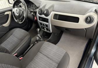 Подержанный автомобиль Renault Logan Sedan 2010 года (10 фото)