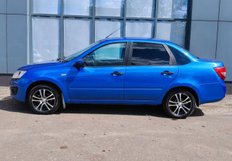 Подержанный автомобиль LADA (ВАЗ) Granta Sedan 2017 года (4 фото)