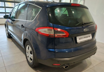 Подержанный автомобиль Ford S-MAX 2011 года (3 фото)