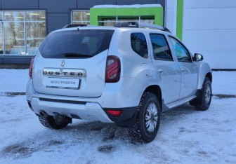 Подержанный автомобиль Renault Duster 2017 года (5 фото)