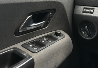 Подержанный автомобиль Volkswagen Amarok 2010 года (14 фото)
