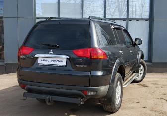 Подержанный автомобиль Mitsubishi Pajero Sport 2010 года (6 фото)