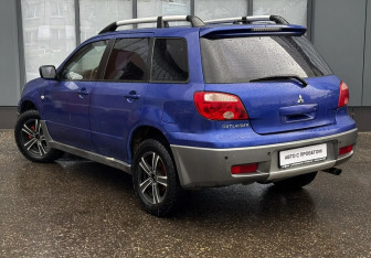 Подержанный автомобиль Mitsubishi Outlander 2005 года (3 фото)