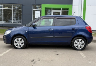 Подержанный автомобиль Skoda Fabia Hatchback 2010 года (8 фото)