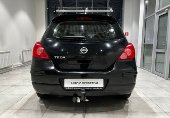 Подержанный автомобиль Nissan Tiida Hatchback 2013 года (6 фото)