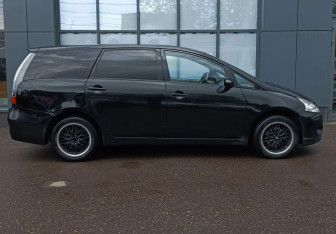 Подержанный автомобиль Mitsubishi Grandis 2007 года (8 фото)