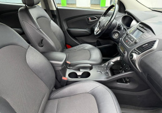 Подержанный автомобиль Hyundai ix35 2014 года (10 фото)
