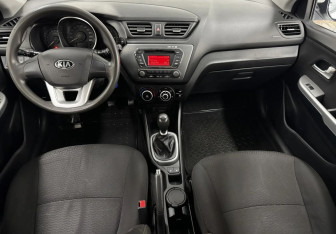 Подержанный автомобиль Kia Rio Hatchback 2013 года (10 фото)