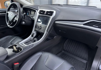 Подержанный автомобиль Ford Mondeo Sedan 2018 года (10 фото)