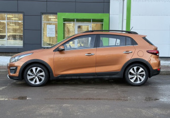 Подержанный автомобиль Kia Rio Hatchback 2017 года (8 фото)