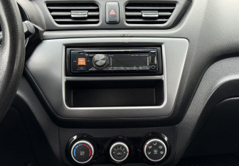 Подержанный автомобиль Kia Rio Sedan 2015 года (13 фото)