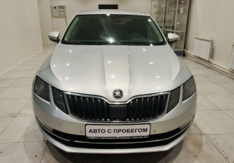 Подержанный автомобиль Skoda Octavia Liftback 2019 года (2 фото)