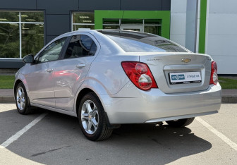 Подержанный автомобиль Chevrolet Aveo Sedan 2013 года (7 фото)