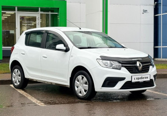 Подержанный автомобиль Renault Sandero 2021 года (3 фото)