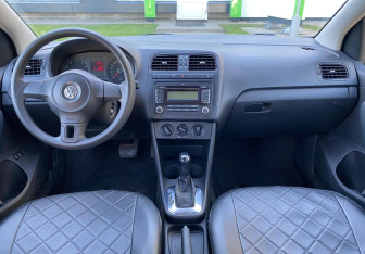Подержанный автомобиль Volkswagen Polo Sedan 2011 года (11 фото)