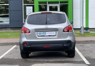 Подержанный автомобиль Nissan Qashqai 2008 года (6 фото)