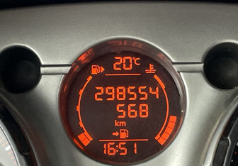 Подержанный автомобиль Nissan Qashqai 2008 года (12 фото)