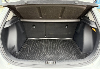 Подержанный автомобиль Kia Rio Hatchback 2018 года (18 фото)