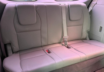 Подержанный автомобиль Kia Carnival 2015 года (11 фото)