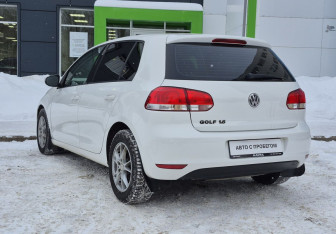 Подержанный автомобиль Volkswagen Golf Hatchback 2012 года (7 фото)