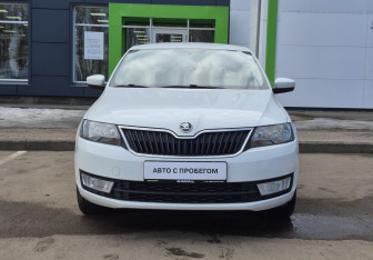Подержанный автомобиль Skoda Rapid Liftback 2015 года (2 фото)
