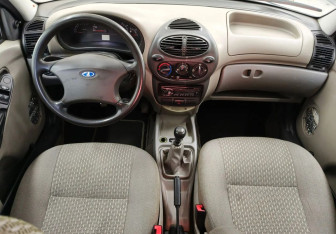 Подержанный автомобиль LADA (ВАЗ) Kalina Hatchback 2011 года (9 фото)