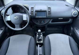 Подержанный автомобиль Nissan Note 2010 года (9 фото)