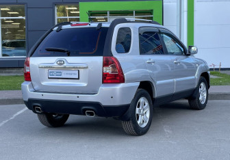 Подержанный автомобиль Kia Sportage 2009 года (5 фото)