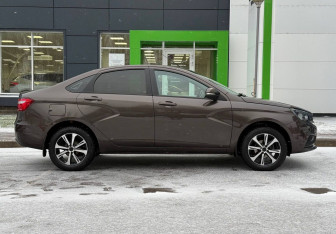 Подержанный автомобиль LADA (ВАЗ) Vesta Sedan 2017 года (4 фото)